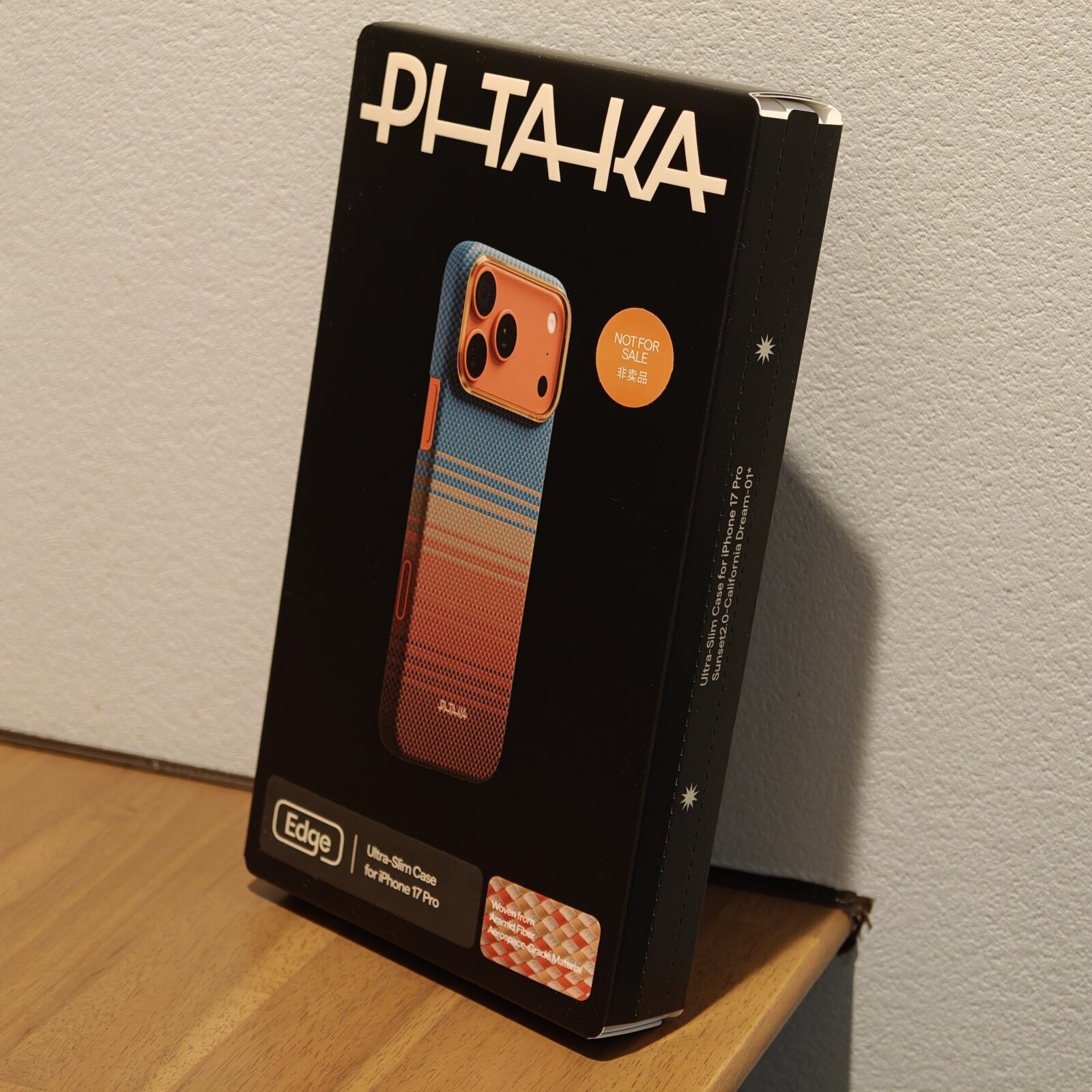 PITAKA California Dream ケースの外箱パッケージ